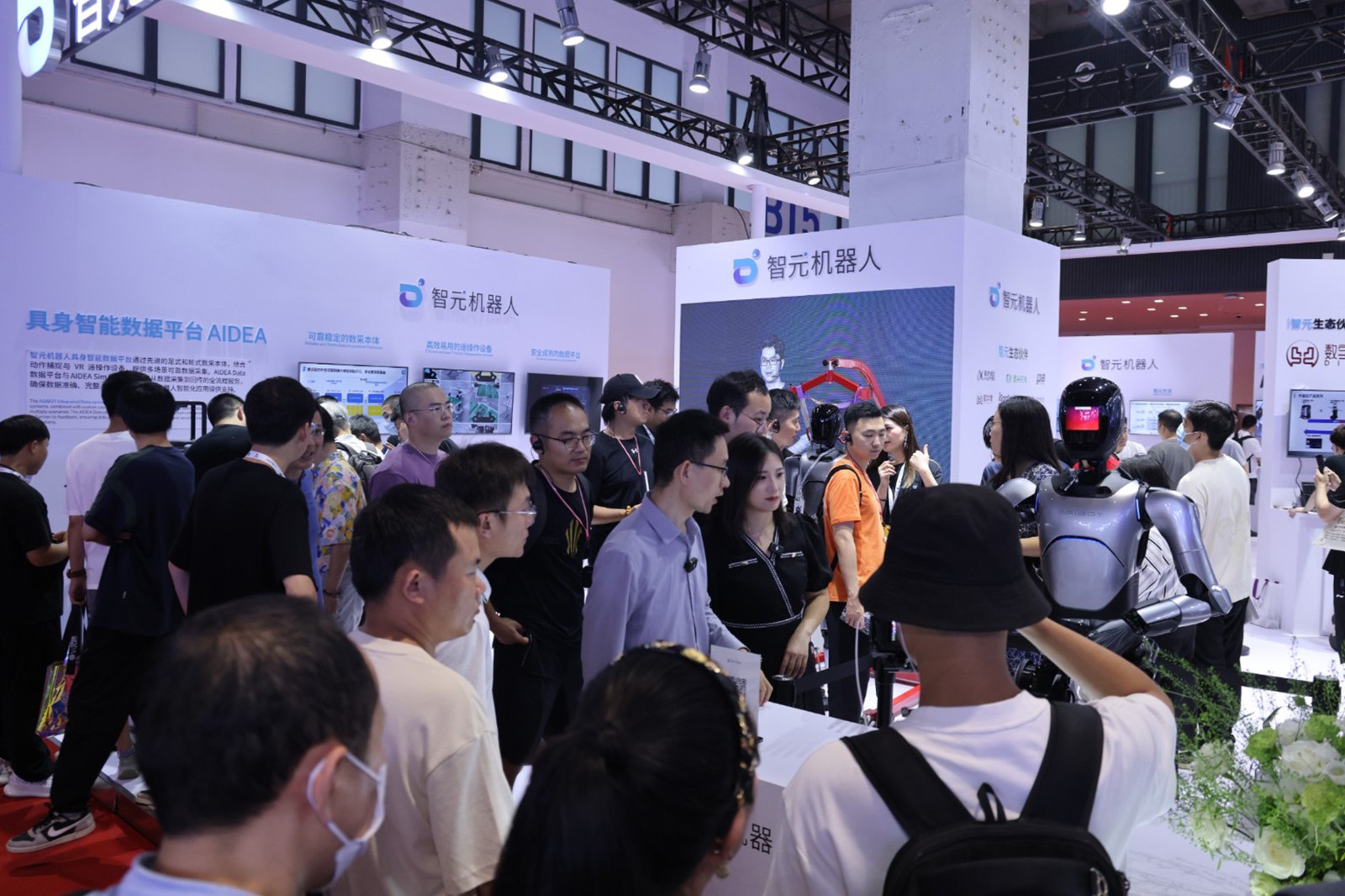 乐玩lewin机器人亮相世界机器人大会WRC